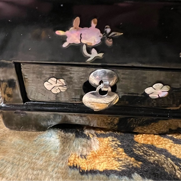 Beautiful Asian Black Laquer & Mother of Pearl Jewelry Box w/ Cherry Blossoms - Picture 10 of 16